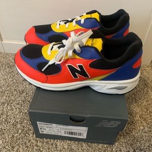 BRAND NEW! Size 6.5 kids or women’s 8 New Balance 498s
